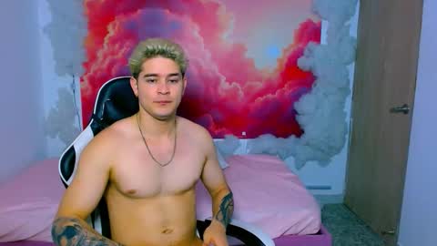 Snapshot of alexpierss chatting on November 28, 8:11 pm Alex online show from November 28, 8:11 pm