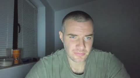 Snapshot of alfiesolomons87 chatting on December 2, 8:33 pm alfiesolomons87 online show from December 2, 8:33 pm