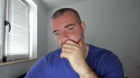 Snapshot of alfiesolomons87 chatting on November 22, 9:30 am alfiesolomons87 online show from November 22, 9:30 am