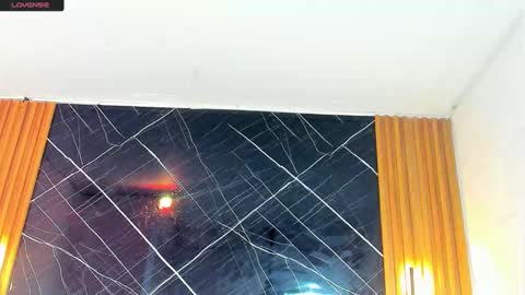 ali_dl online show from November 17, 9:42 pm