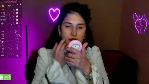 Snapshot of alianna_solo_kiss chatting on January 22, 4:12 pm Alianna online show from January 22, 4:12 pm