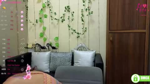 Snapshot of alianna_solo_kiss chatting on September 18, 11:23 am Alianna online show from September 18, 11:23 am