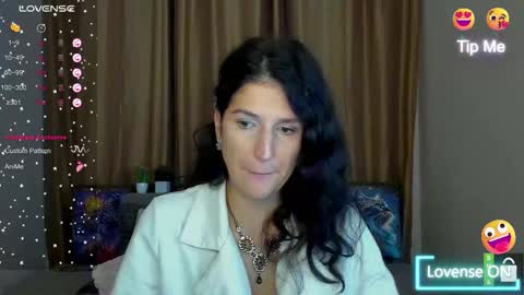 Snapshot of alianna_solo_kiss chatting on November 1, 12:18 pm Alianna online show from November 1, 12:18 pm