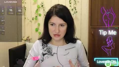 Snapshot of alianna_solo_kiss chatting on November 3, 12:28 pm Alianna online show from November 3, 12:28 pm