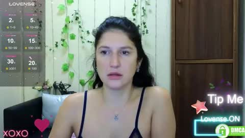 Snapshot of alianna_solo_kiss chatting on November 10, 12:48 pm Alianna online show from November 10, 12:48 pm