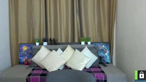 Snapshot of alianna_solo_kiss chatting on November 19, 6:35 am Alianna online show from November 19, 6:35 am