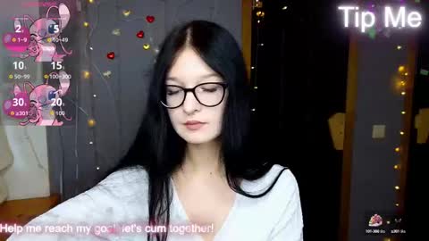 Snapshot of alicamoons chatting on September 18, 11:45 am Alica online show from September 18, 11:45 am