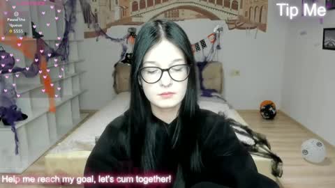 Snapshot of alicamoons chatting on October 31, 7:31 am Alica online show from October 31, 7:31 am