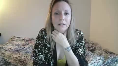 Snapshot of alice8363 chatting on December 5, 2:55 pm Alice online show from December 5, 2:55 pm