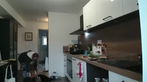 Snapshot of alice8363 chatting on December 8, 12:08 pm Alice online show from December 8, 12:08 pm