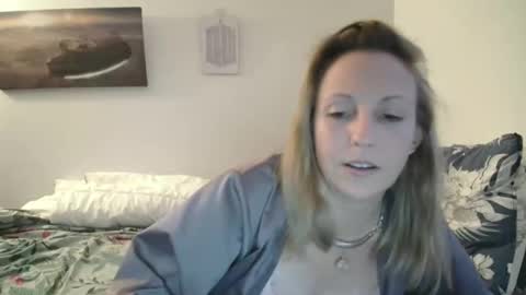 Snapshot of alice8363 chatting on December 8, 4:07 pm Alice online show from December 8, 4:07 pm