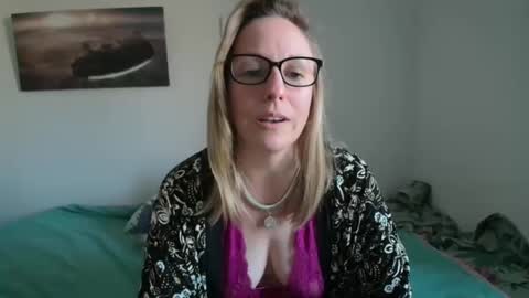 Snapshot of alice8363 chatting on December 11, 1:28 pm Alice online show from December 11, 1:28 pm