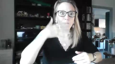 Snapshot of alice8363 chatting on December 28, 8:05 am Alice online show from December 28, 8:05 am