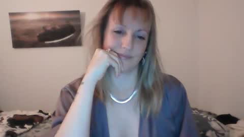 Snapshot of alice8363 chatting on January 2, 4:35 pm Alice online show from January 2, 4:35 pm