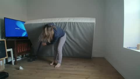 Snapshot of alice8363 chatting on February 19, 7:28 am Alice online show from February 19, 7:28 am