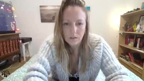 Snapshot of alice8363 chatting on October 16, 8:26 am Alice online show from October 16, 8:26 am