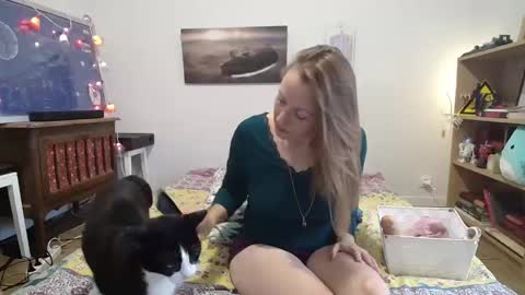 Snapshot of alice8363 chatting on October 24, 8:33 am Alice online show from October 24, 8:33 am