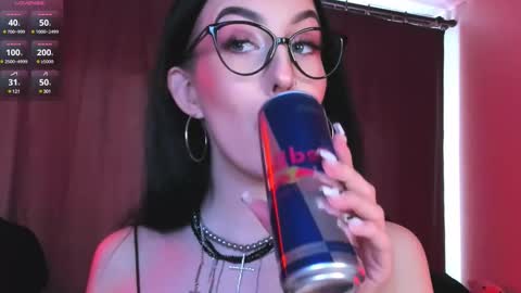 Snapshot of alice___mistress chatting on March 5, 11:28 am Miss Alice online show from March 5, 11:28 am