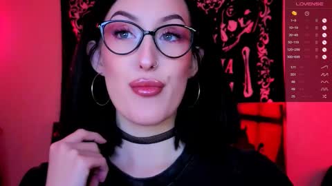 Snapshot of alice___mistress chatting on October 19, 12:33 am Miss Alice online show from October 19, 12:33 am