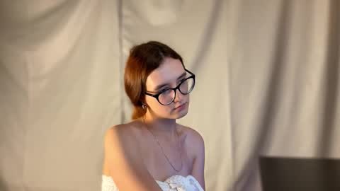 Snapshot of alice_alarcon chatting on November 1, 1:57 pm Hey Im Alice online show from November 1, 1:57 pm