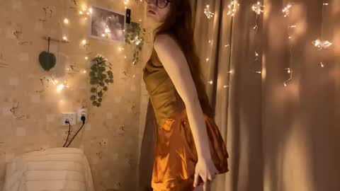 Snapshot of alice_alarcon chatting on November 29, 10:24 pm Hey Im Alice online show from November 29, 10:24 pm