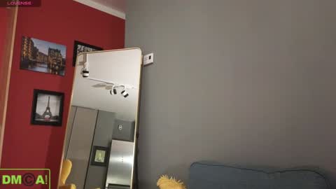 A R Y A  T I A online show from December 19, 7:40 pm