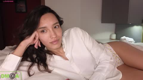 A R Y A  T I A online show from January 4, 9:52 pm