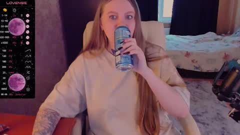 Snapshot of alice_dreamgirl_ chatting on December 17, 10:12 am Alice 3 online show from December 17, 10:12 am