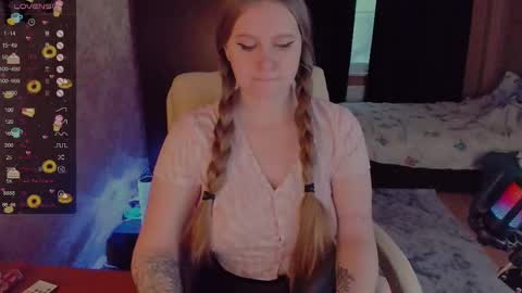 Snapshot of alice_dreamgirl_ chatting on December 23, 12:08 pm Alice 3 online show from December 23, 12:08 pm