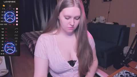 Snapshot of alice_dreamgirl_ chatting on October 1, 9:15 am Alice 3 online show from October 1, 9:15 am