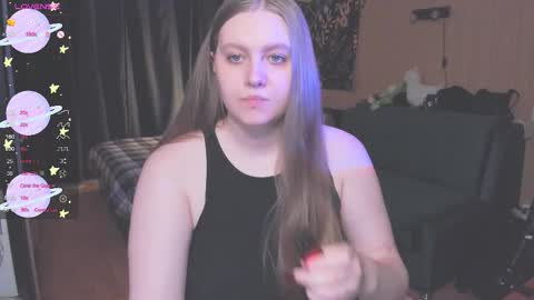 Snapshot of alice_dreamgirl_ chatting on October 18, 11:00 am Alice 3 online show from October 18, 11:00 am