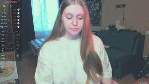 Snapshot of alice_dreamgirl_ chatting on October 26, 12:00 pm Alice 3 online show from October 26, 12:00 pm