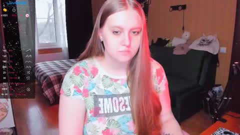 Snapshot of alice_dreamgirl_ chatting on November 23, 11:54 am Alice 3 online show from November 23, 11:54 am