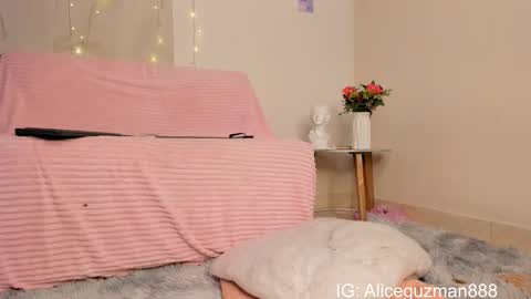 Snapshot of alice_guzman1 chatting on March 9, 8:42 pm ALICE Alice guzman online show from March 9, 8:42 pm