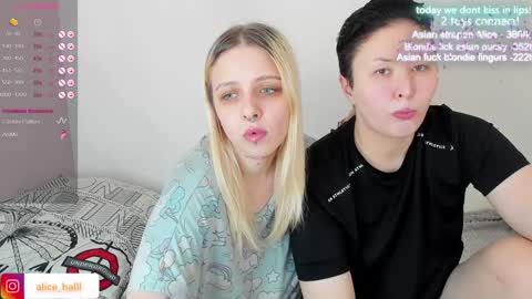 Snapshot of alice_halle chatting on January 24, 12:31 pm alice_halle online show from January 24, 12:31 pm