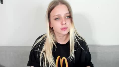 Snapshot of alice_halle chatting on September 9, 6:51 pm alice_halle online show from September 9, 6:51 pm