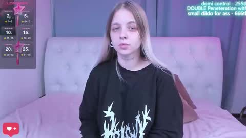 Snapshot of alice_halle chatting on October 26, 11:05 am alice_halle online show from October 26, 11:05 am