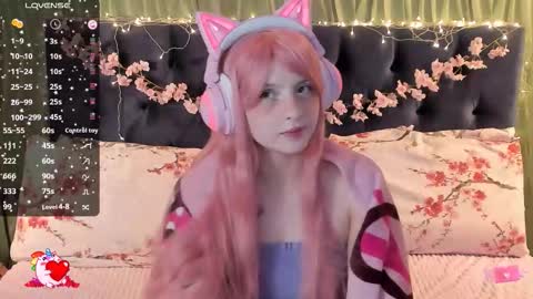 Snapshot of alice_langley chatting on September 24, 12:52 pm Alice 3 online show from September 24, 12:52 pm