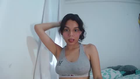 Snapshot of alice_paola chatting on September 23, 9:29 pm alice_paola online show from September 23, 9:29 pm
