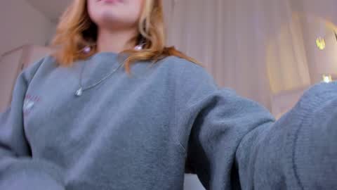 Snapshot of alice_tucci chatting on December 5, 8:00 pm Alice online show from December 5, 8:00 pm