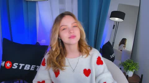 Snapshot of alice_tucci chatting on December 11, 5:15 pm Alice online show from December 11, 5:15 pm