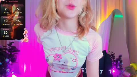 Snapshot of alice_tucci chatting on December 14, 1:49 pm Alice online show from December 14, 1:49 pm