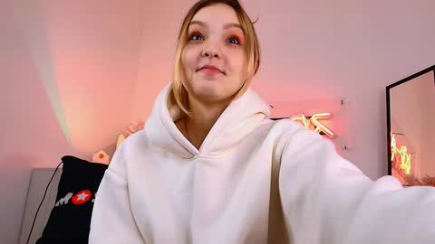 Snapshot of alice_tucci chatting on January 2, 9:54 am Alice online show from January 2, 9:54 am