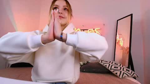 Snapshot of alice_tucci chatting on January 2, 12:57 pm Alice online show from January 2, 12:57 pm