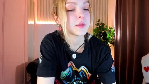 Snapshot of alice_tucci chatting on January 14, 4:18 pm Alice online show from January 14, 4:18 pm