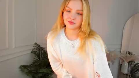 Snapshot of alice_tucci chatting on November 24, 1:55 pm Alice online show from November 24, 1:55 pm