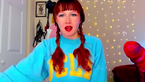 Alice online show from December 6, 6:39 pm