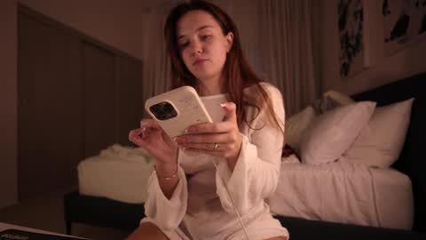 Snapshot of alicealberts chatting on January 5, 10:19 pm alicealberts online show from January 5, 10:19 pm