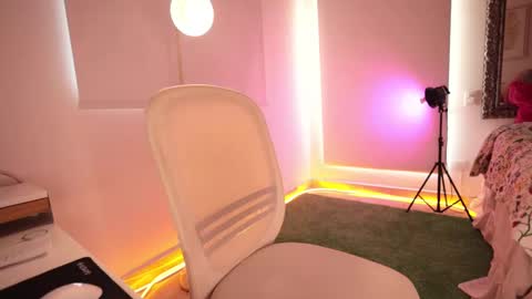 Snapshot of alicealberts chatting on September 14, 9:47 pm alicealberts online show from September 14, 9:47 pm