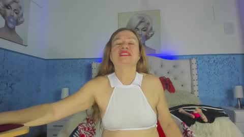 Snapshot of alicee_mature4 chatting on October 15, 11:16 pm alicee_mature4 online show from October 15, 11:16 pm